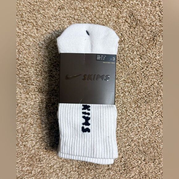 SKIMS X NIKE Athletic Crew Socks 3-Pack - White - Picture 3 of 3